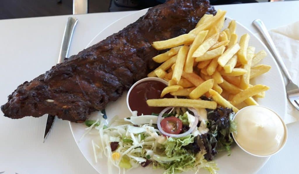 Cinderella Scherpenzeel: Waarom Deze Snackbar Zo Gewild Is